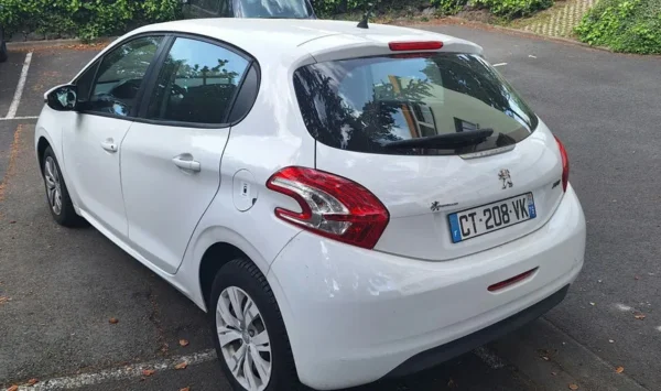 PEUGEOT 208 Access 2013