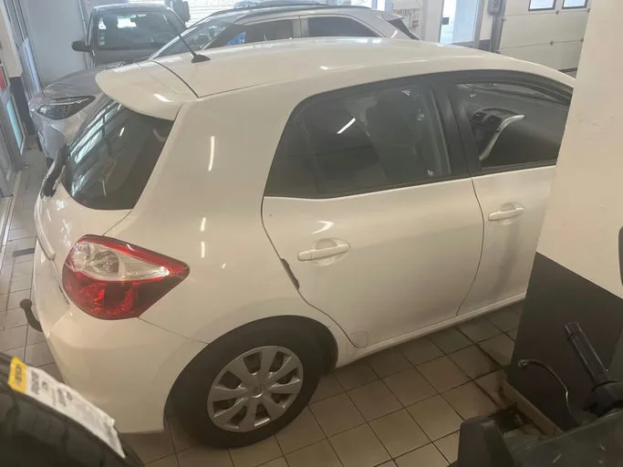TOYOTA AURIS Active 2012 – Image 4