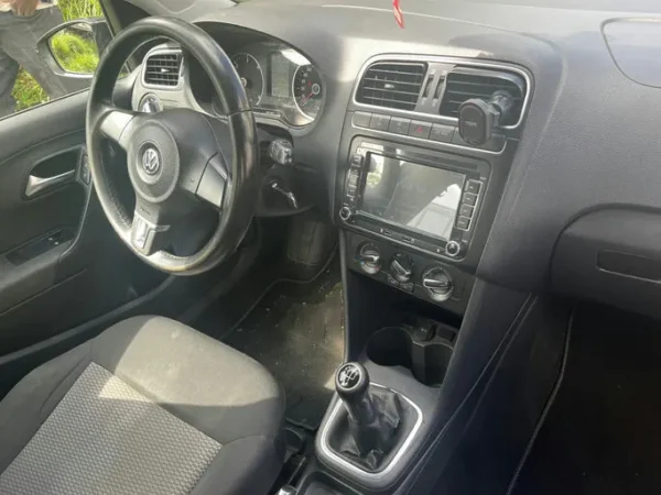 VOLKSWAGEN POLO 2011