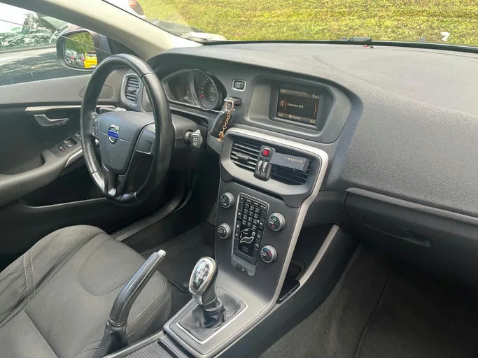 VOLVO V40 Kinetic 2014 – Image 6