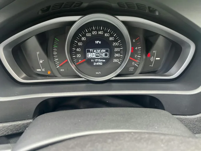 VOLVO V40 Kinetic 2014 – Image 7