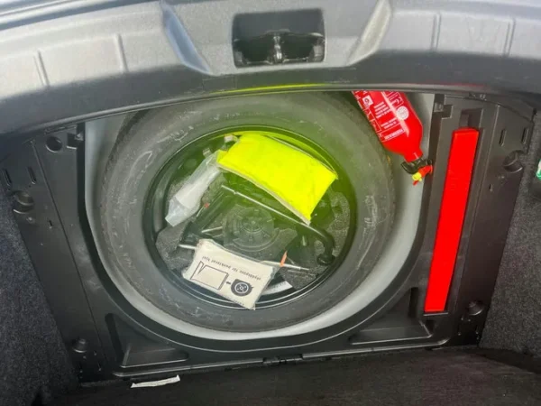 VOLVO V40 Kinetic 2014