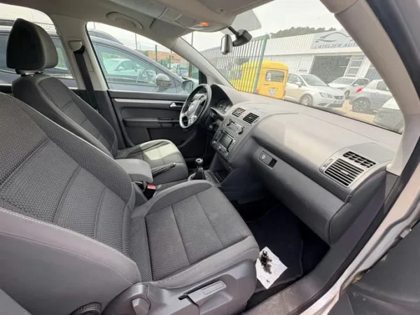 VOLKSWAGEN TOURAN Confortline 2011