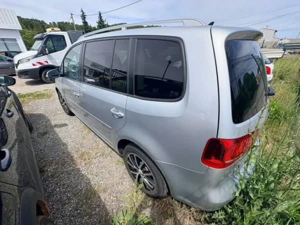 VOLKSWAGEN TOURAN Confortline 2011