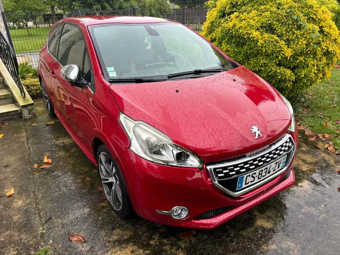 PEUGEOT 208 GTi 2013