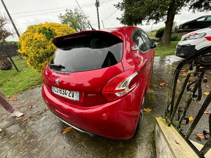 PEUGEOT 208 GTi 2013 – Image 3