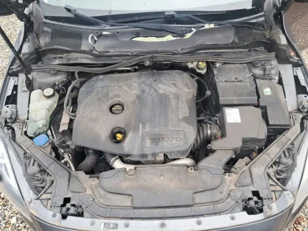 VOLVO V40 BUSINESS Momentum Business Powershift A 2013