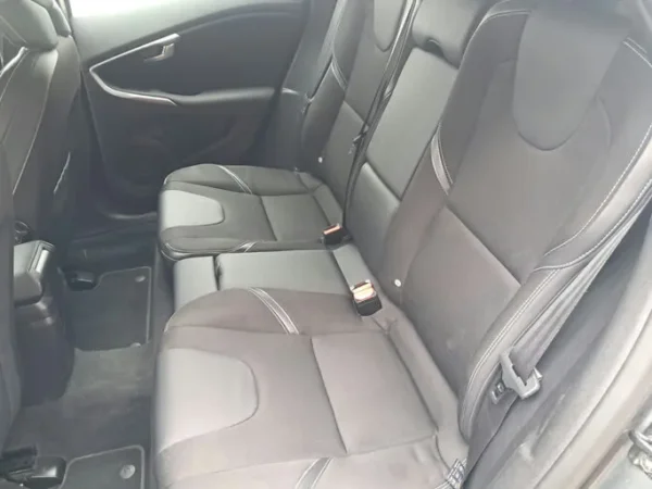 VOLVO V40 BUSINESS Momentum Business Powershift A 2013