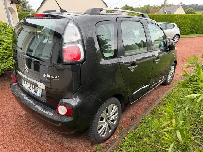 Exclusive 2010 – Image 6