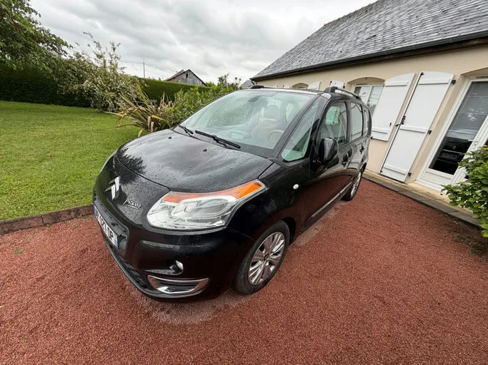 Exclusive 2010 – Image 5