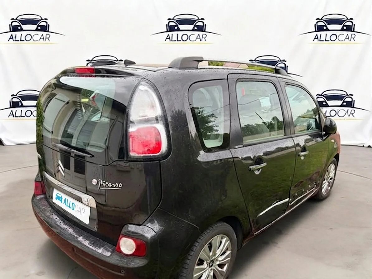 Exclusive 2010 – Image 2