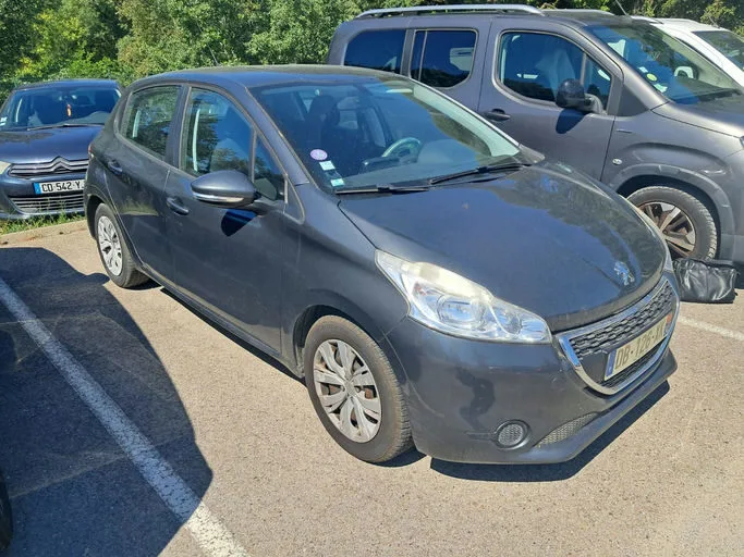 PEUGEOT 208 Active 2013 – Image 4