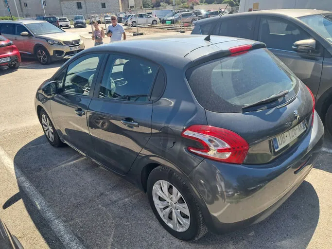 PEUGEOT 208 Active 2013 – Image 5