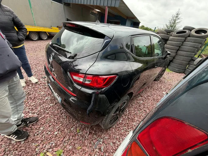 RENAULT CLIO IV SL Limited 2015 – Image 10
