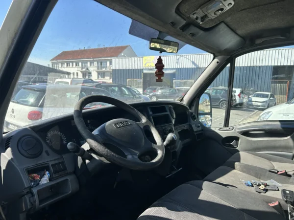 IVECO DAILY CHASSIS CAB BVM6 2012