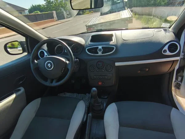 RENAULT CLIO III Expression 2009