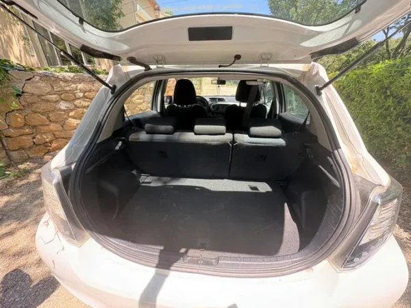 TOYOTA YARIS HYBRIDE Style 2013