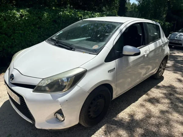 TOYOTA YARIS HYBRIDE Style 2013