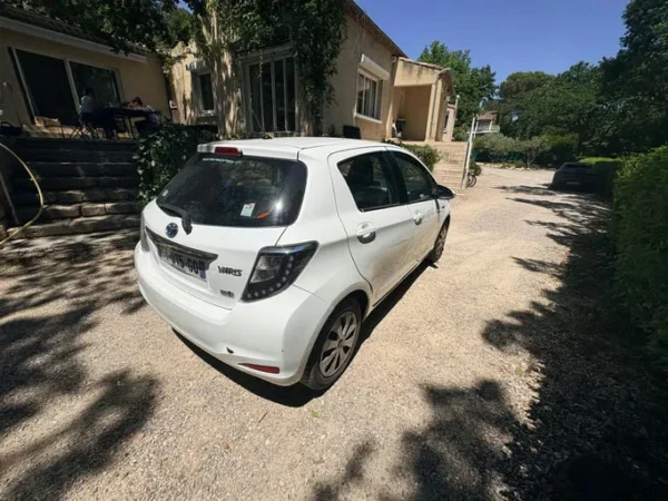 TOYOTA YARIS HYBRIDE Style 2013