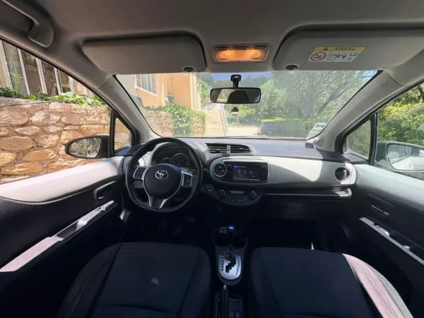 TOYOTA YARIS HYBRIDE Style 2013