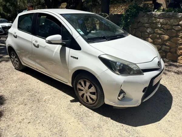 TOYOTA YARIS HYBRIDE Style 2013