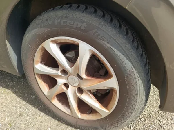 PEUGEOT 208 Allure 2012