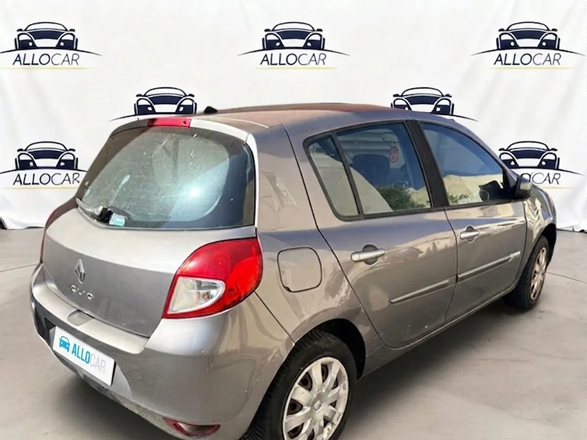 RENAULT CLIO III TomTom Live 2012