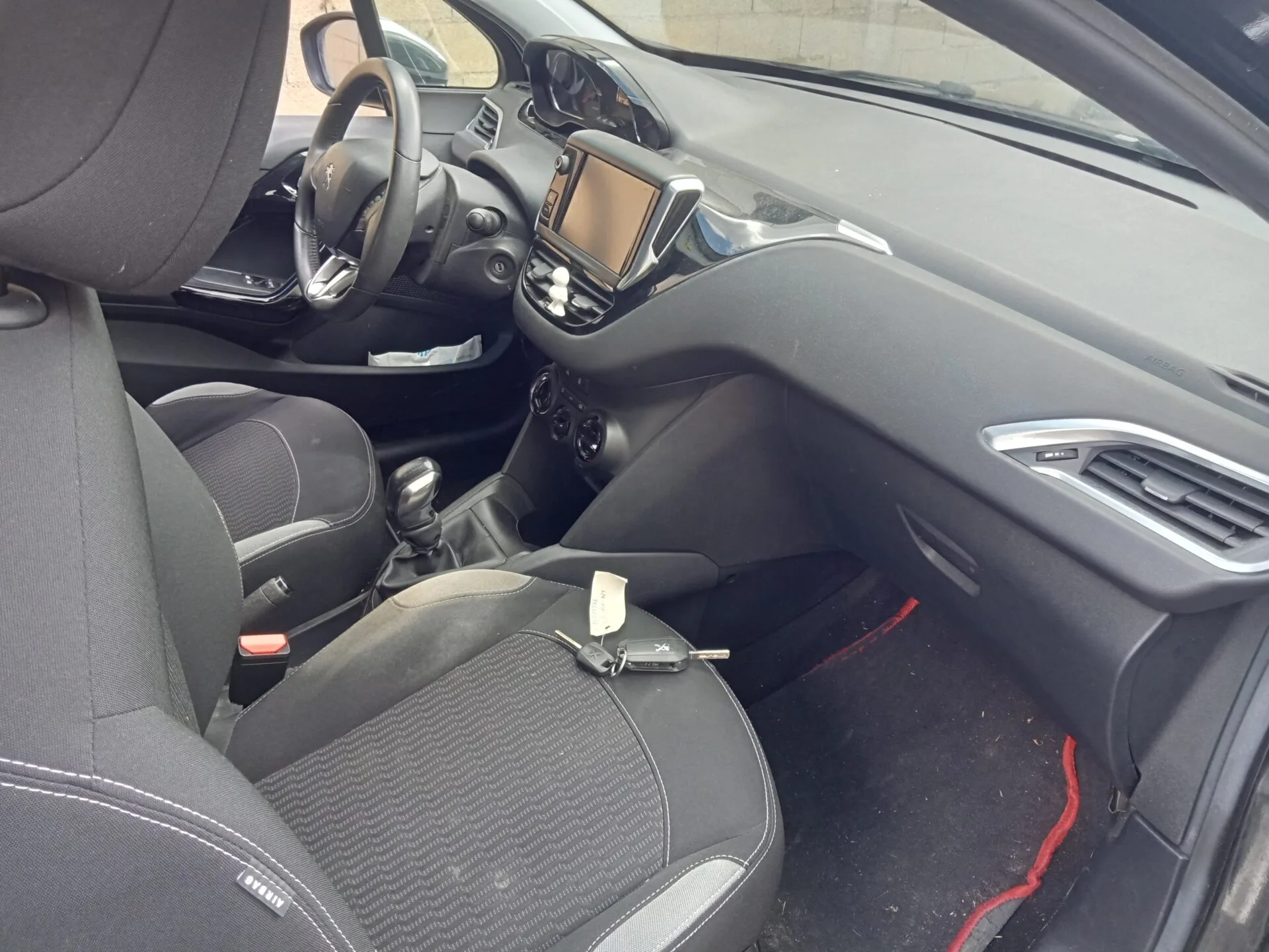 PEUGEOT 208 2015 – Image 5
