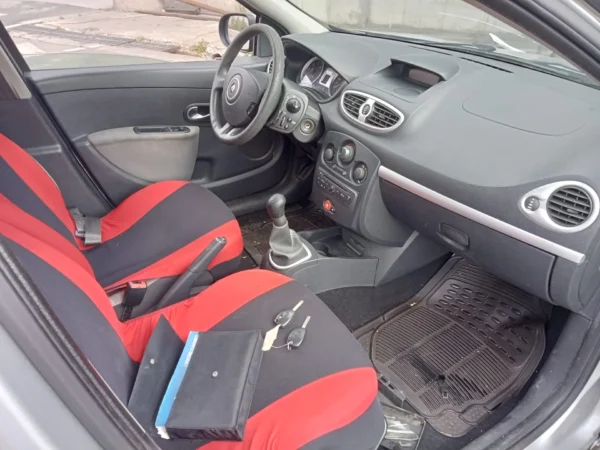 RENAULT CLIO III Expression 2010