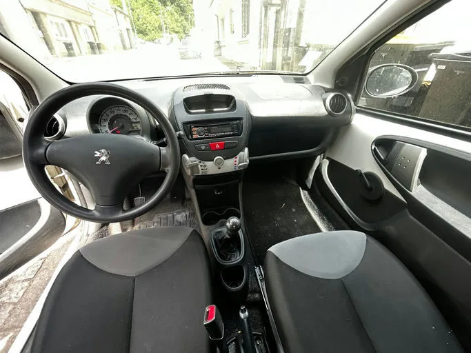 PEUGEOT 107 Active 2014 – Image 11