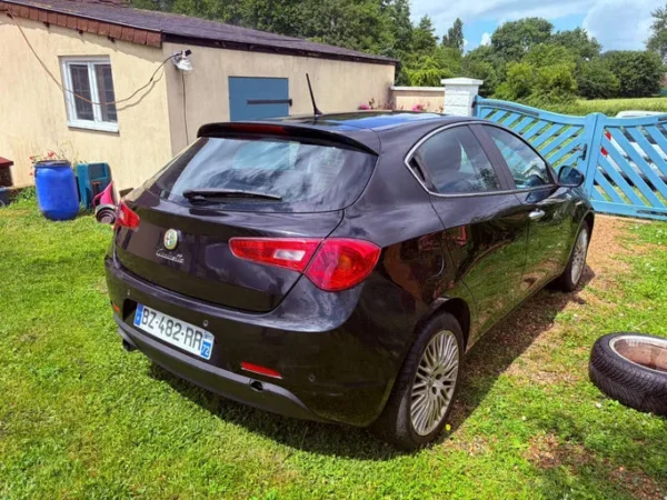 ALFA ROMEO GIULIETTA Distinctive 2011