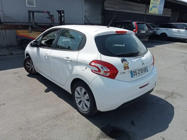 PEUGEOT 208 Active 2015