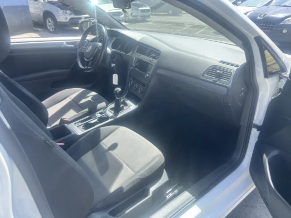 VOLKSWAGEN GOLF Trendline 2014