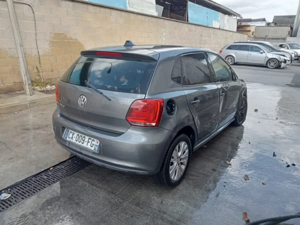 VOLKSWAGEN POLO Life 2013