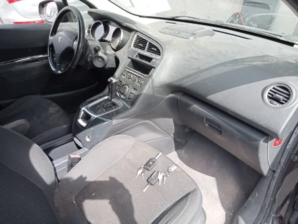 PEUGEOT 5008 Allure 2015
