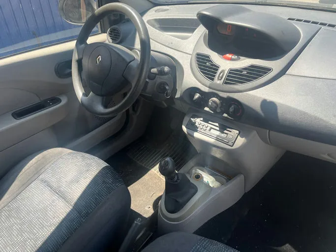 RENAULT TWINGO II Access 2009 – Image 12