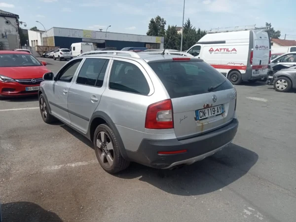 SKODA OCTAVIA COMBI 4X4 Scout Plus DSG 2012