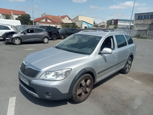 SKODA OCTAVIA COMBI 4X4 Scout Plus DSG 2012