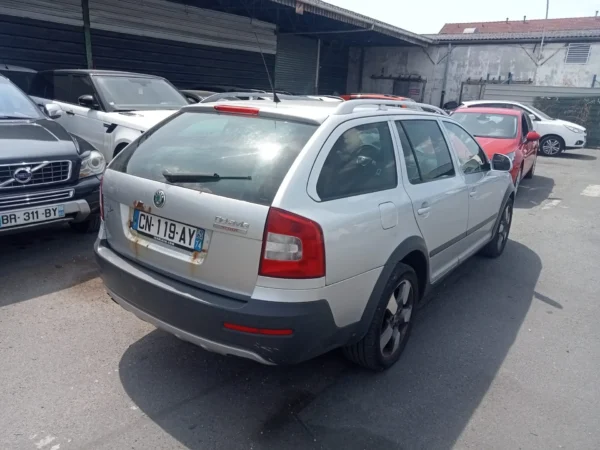 SKODA OCTAVIA COMBI 4X4 Scout Plus DSG 2012