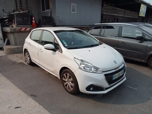 PEUGEOT 208 Allure 2016