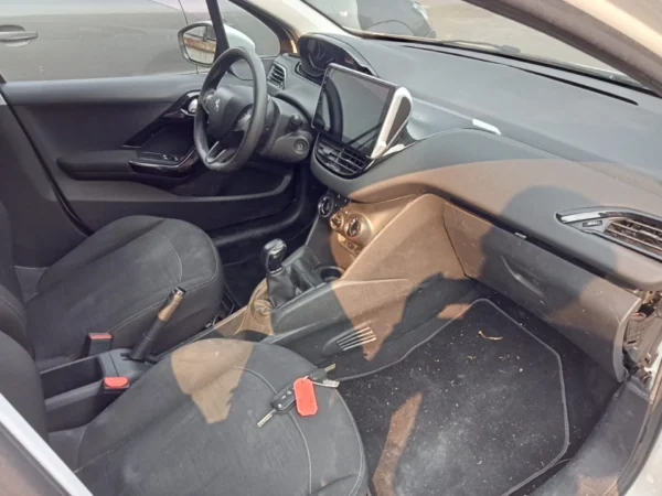 PEUGEOT 208 Allure 2016