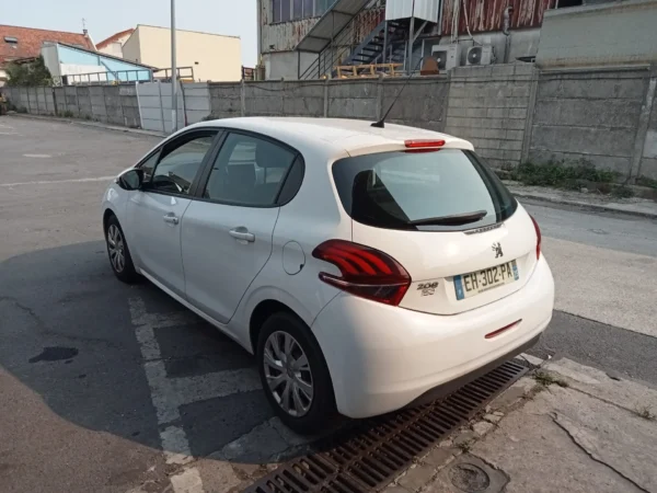 PEUGEOT 208 Allure 2016