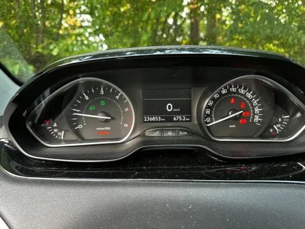 PEUGEOT 208 Allure 2012