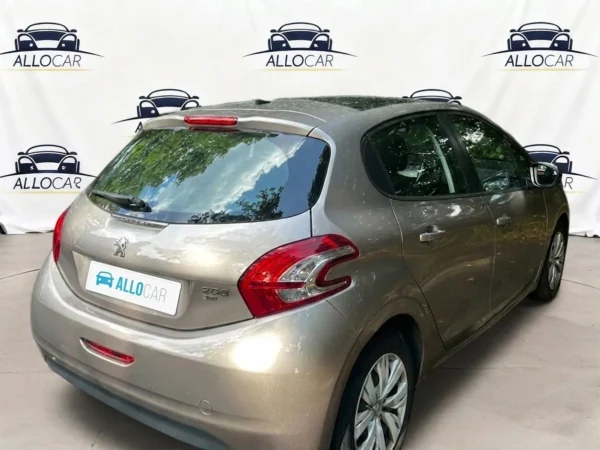 PEUGEOT 208 Allure 2012