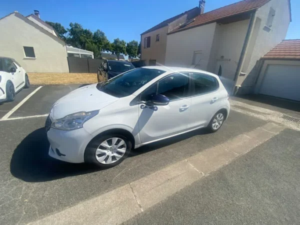 PEUGEOT 208 Active 2014