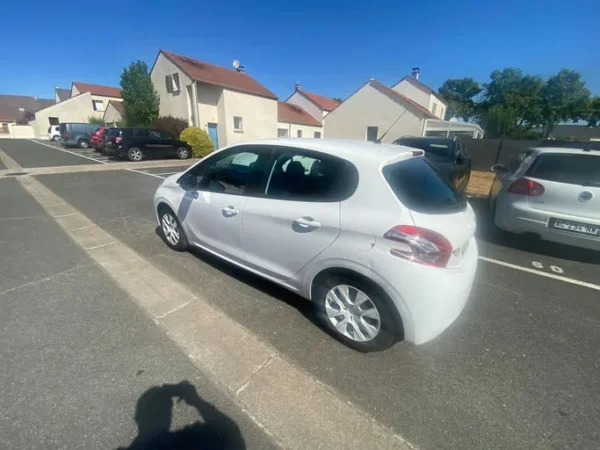 PEUGEOT 208 Active 2014