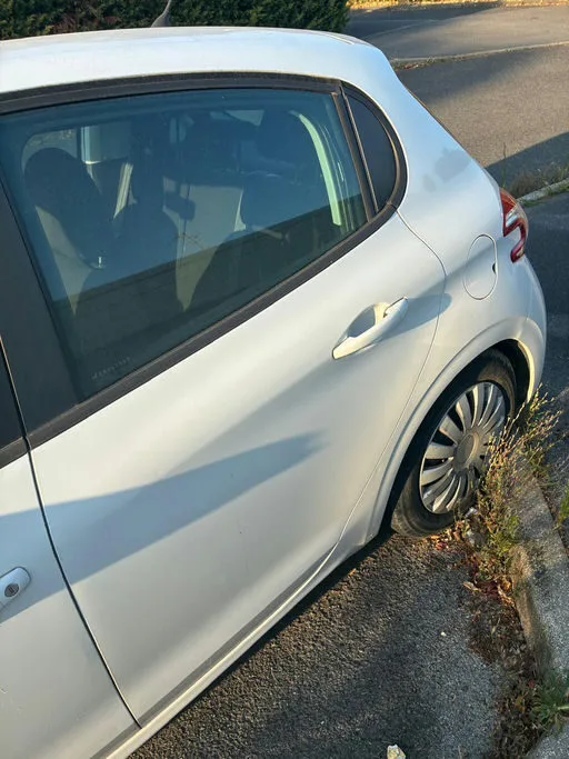 PEUGEOT 208 Active 2016 – Image 5