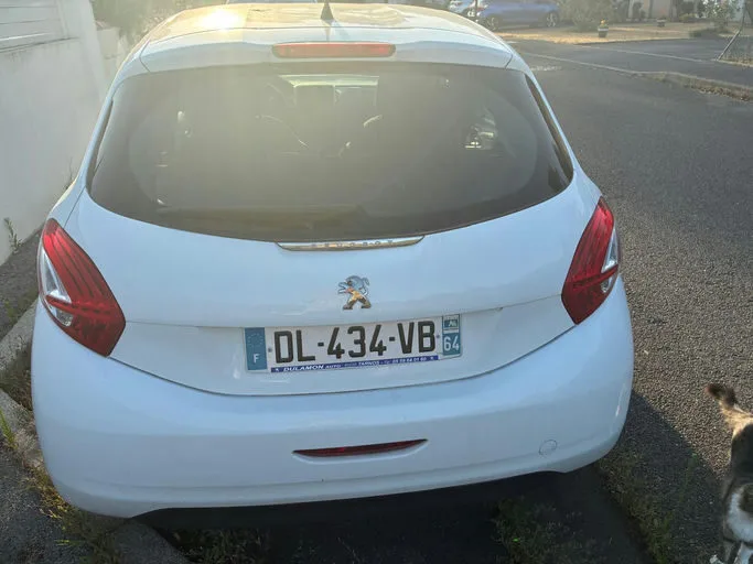 PEUGEOT 208 Active 2016 – Image 4
