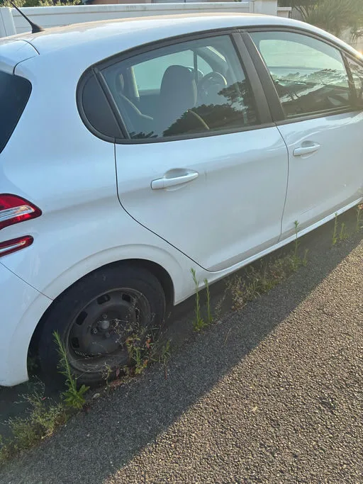 PEUGEOT 208 Active 2016 – Image 2