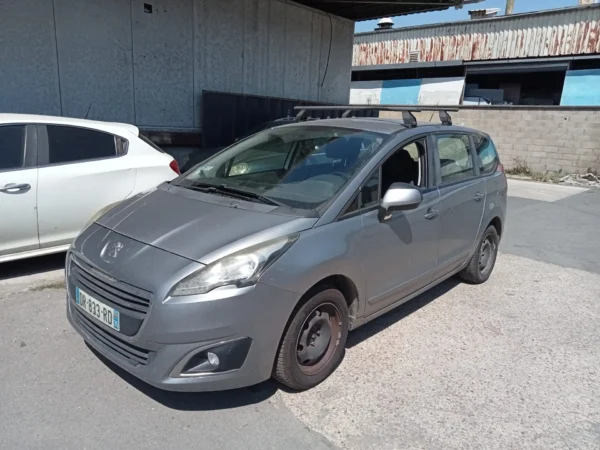 PEUGEOT 5008 2015